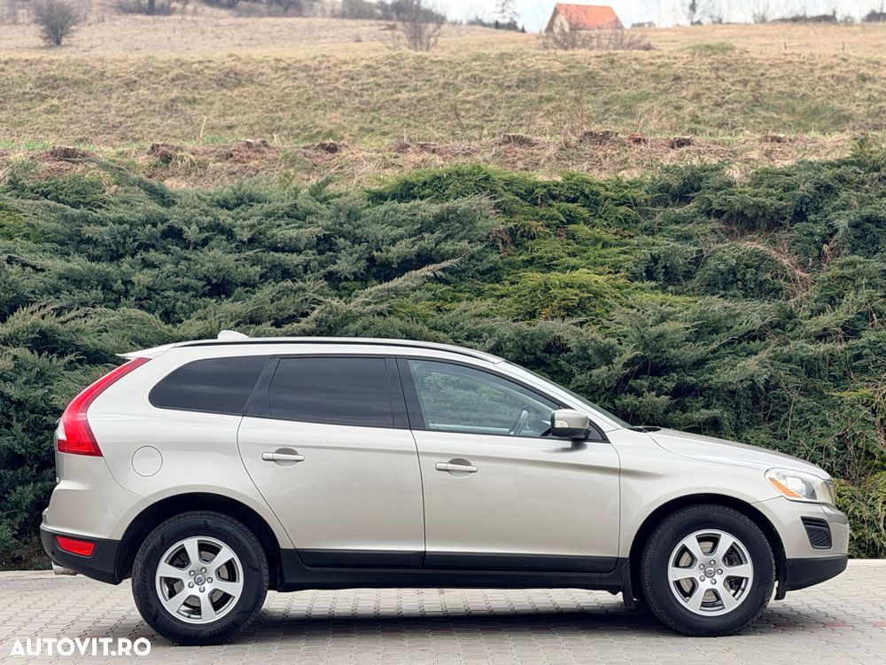 Volvo XC 60 D3 AWD Aut. Momentum - 10
