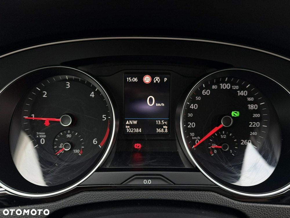 Volkswagen Passat - 18