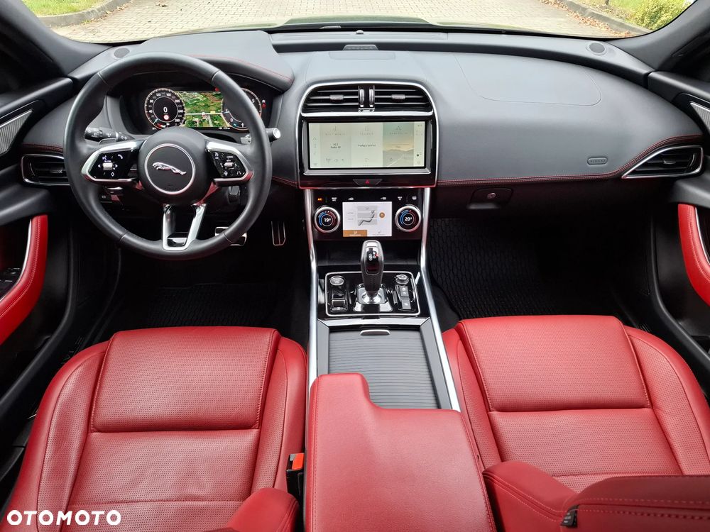 Jaguar XE - 16