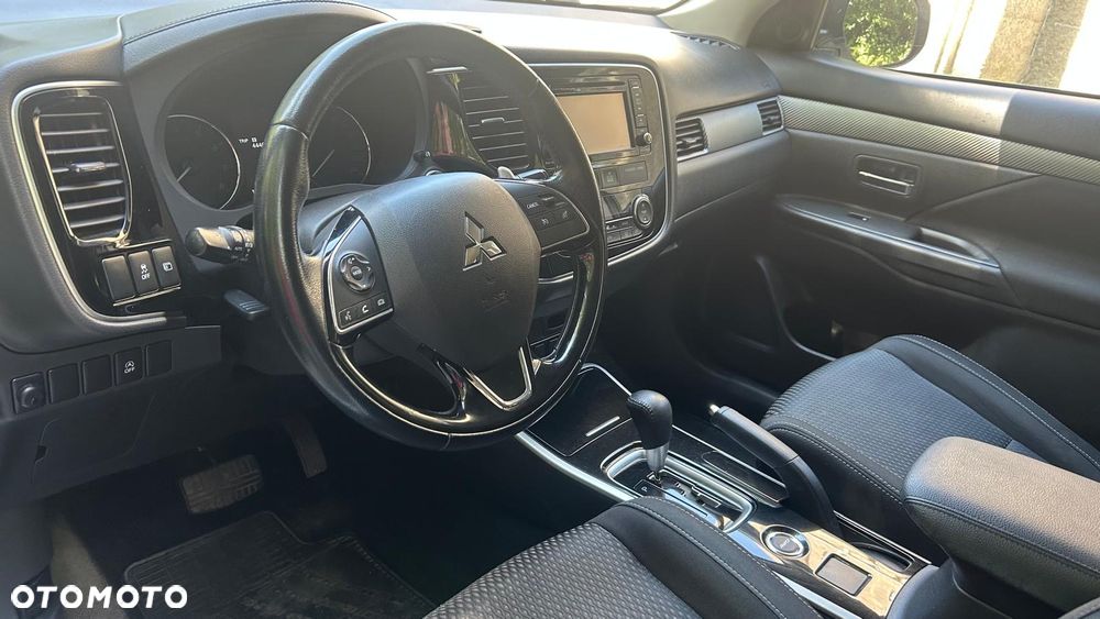 Mitsubishi Outlander 2.0 Intense + Navi 4WD CVT - 10