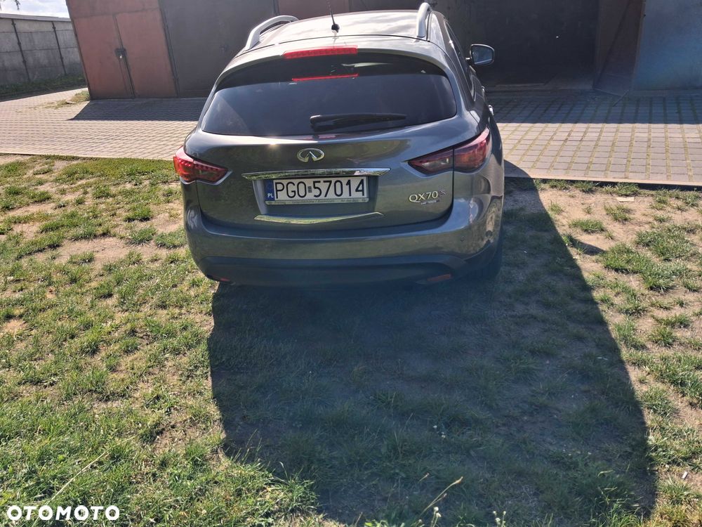 Infiniti Q70 - 3