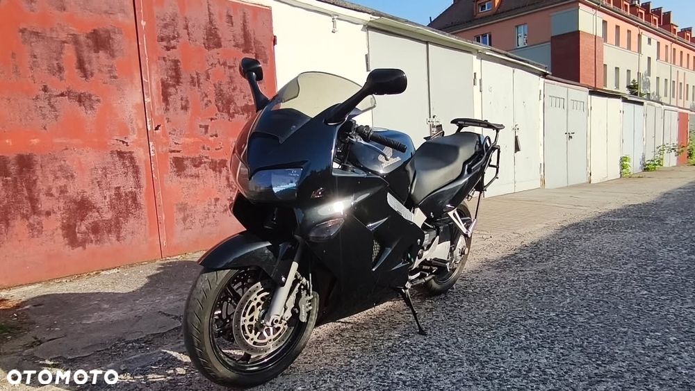 Honda VFR - 4