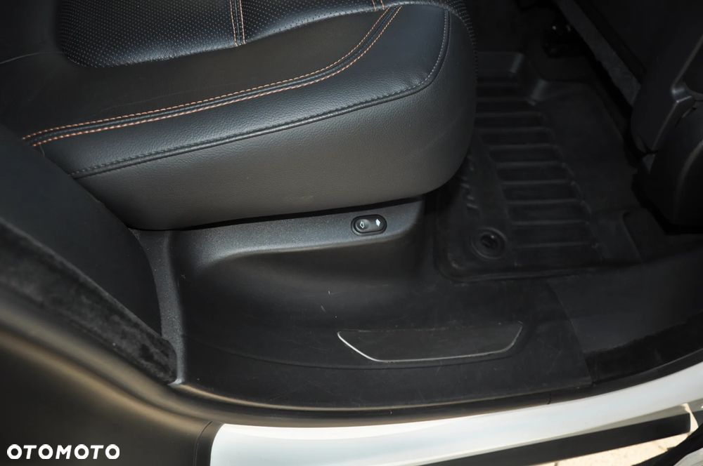 Jaguar F-Pace 2.0 i4P AWD R-Sport - 28