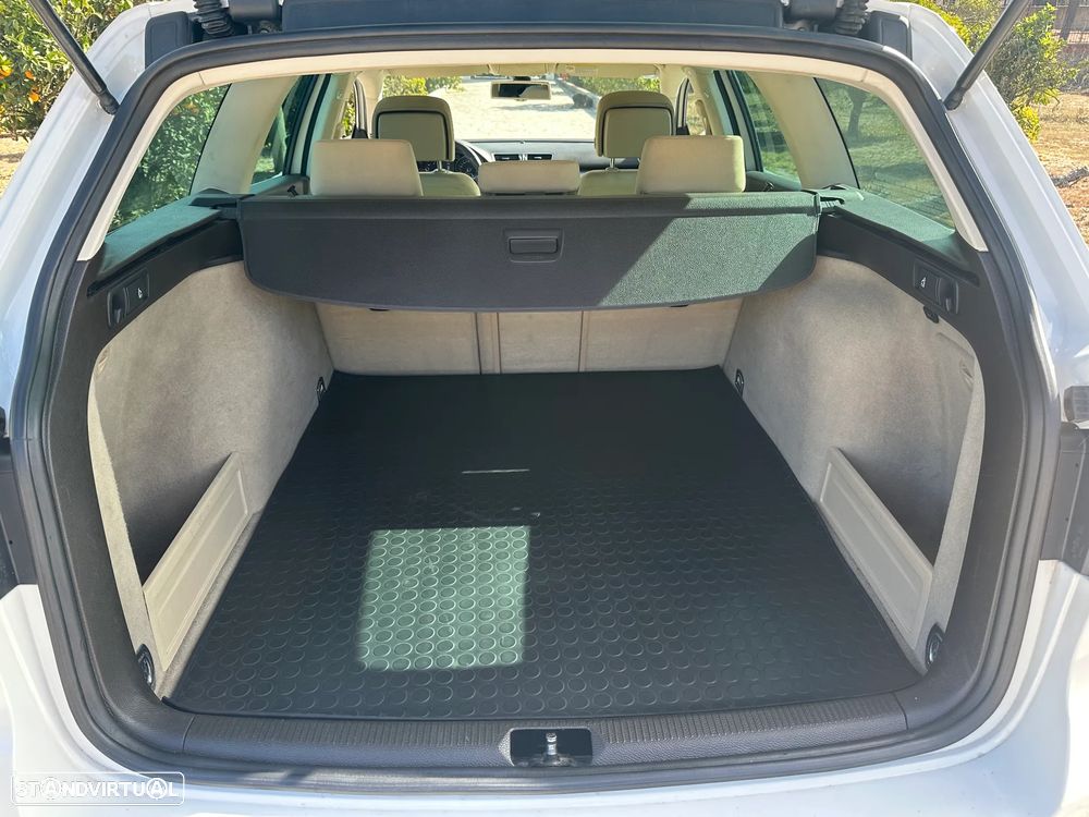 VW Passat Variant - 27