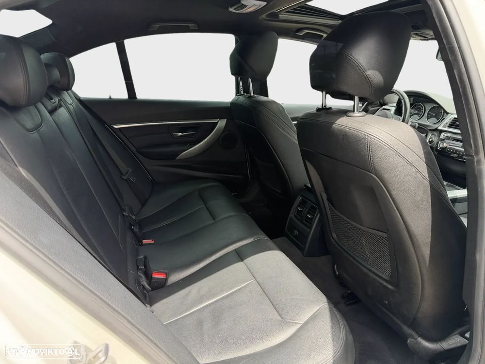 BMW 330 e iPerformance Pack M - 10