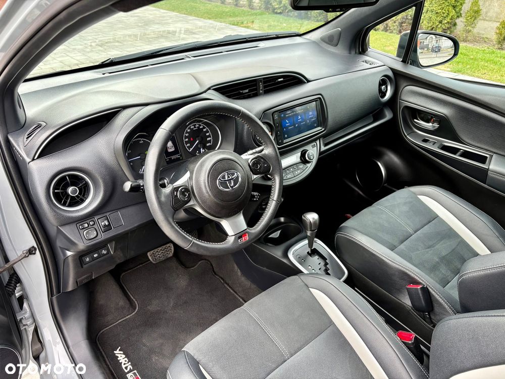 Toyota Yaris Hybrid 100 GR Sport - 23