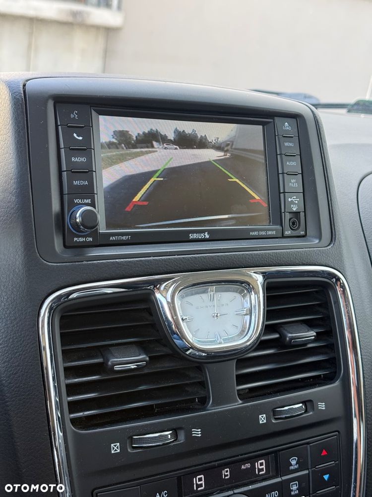 Chrysler Town & Country 3.6 Limited - 34