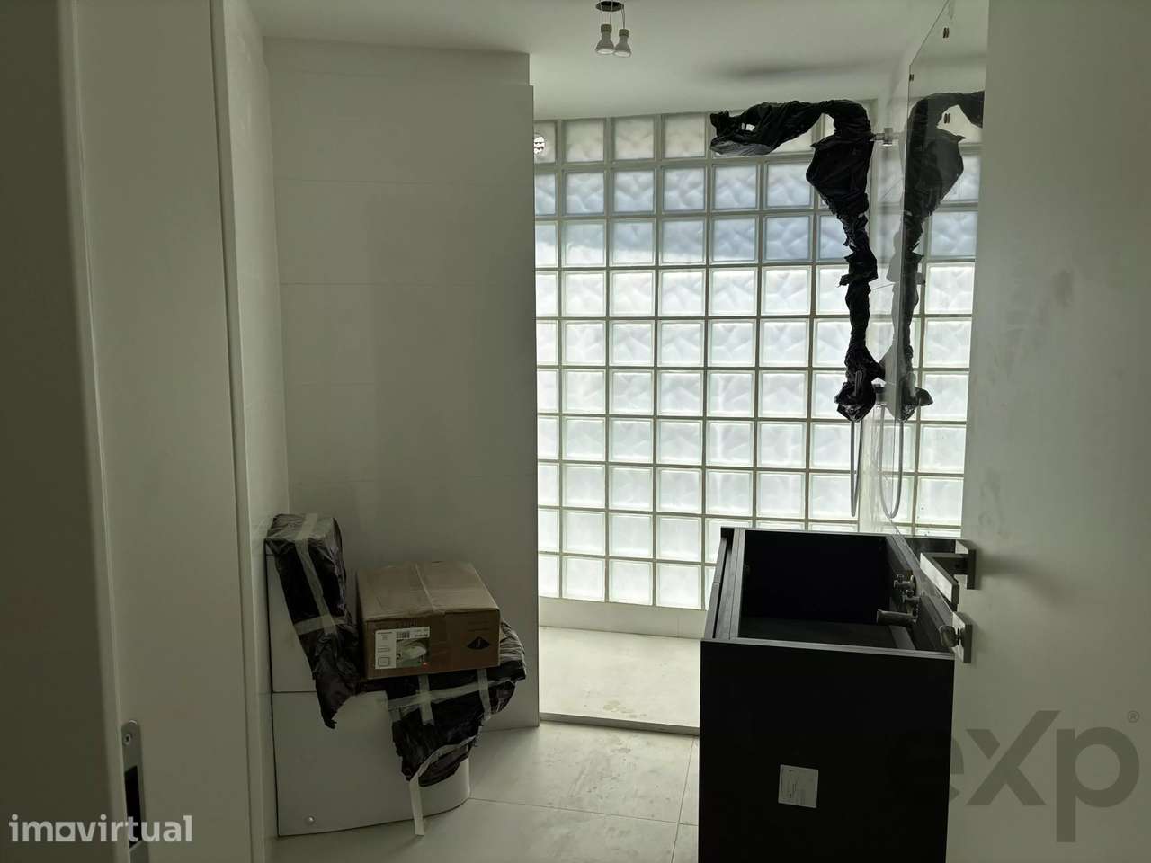 Apartamento T2+1 com mezzanine, varandas e garagem na Boavista – Porto - Grande imagem: 2/16