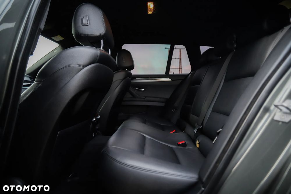 BMW Seria 5 520d xDrive - 14
