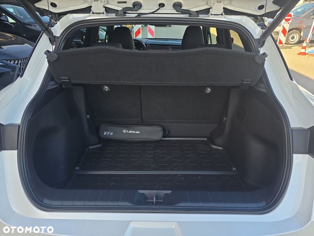 Lexus LBX 1.5 Hybrid Emotion - 23