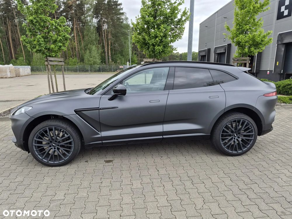 Aston Martin DBX - 31