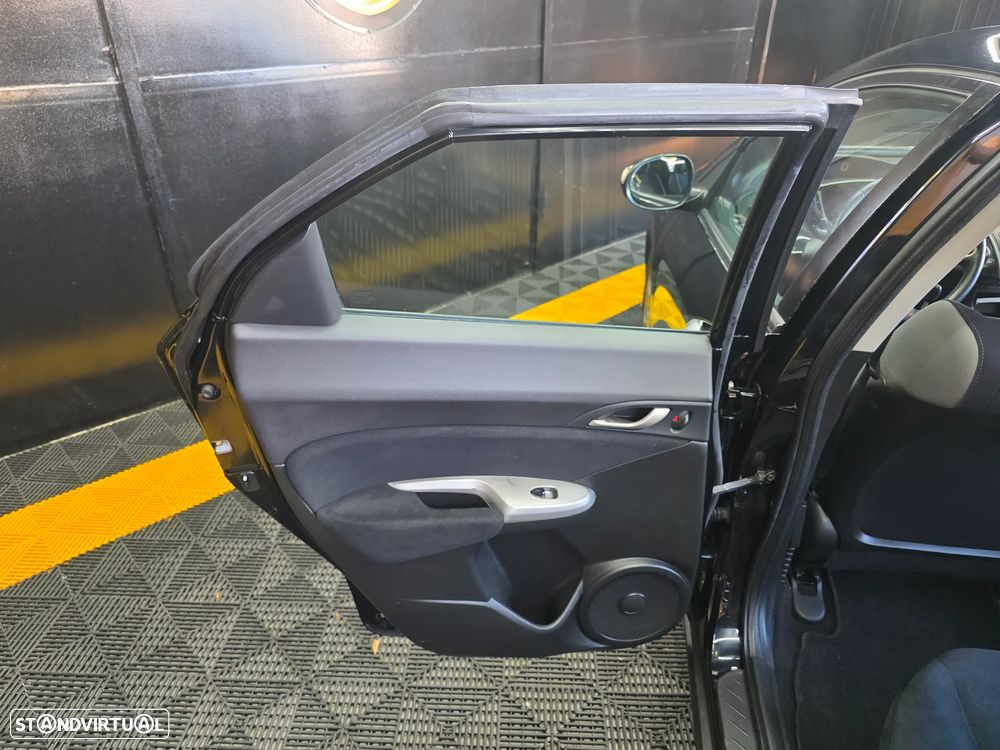 Honda Civic 1.4 Sport - 29