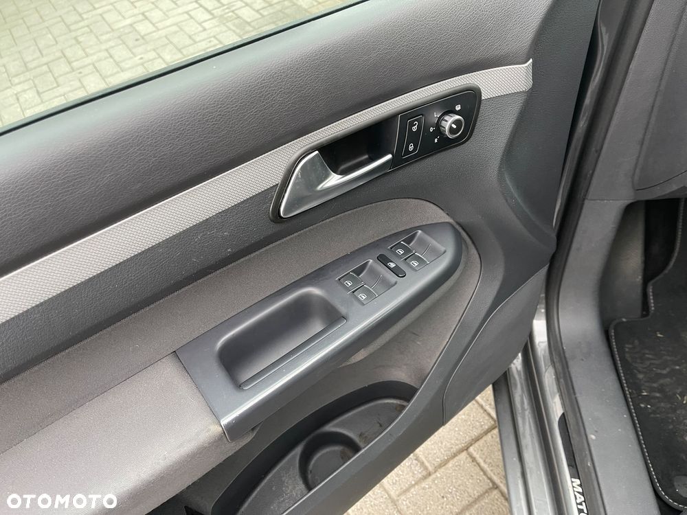 Volkswagen Touran 2.0 TDI DPF DSG MATCH - 11