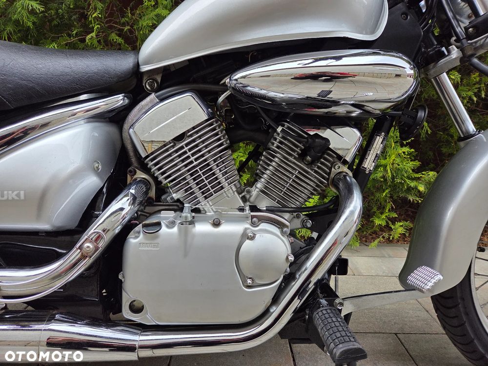 Suzuki Intruder - 17