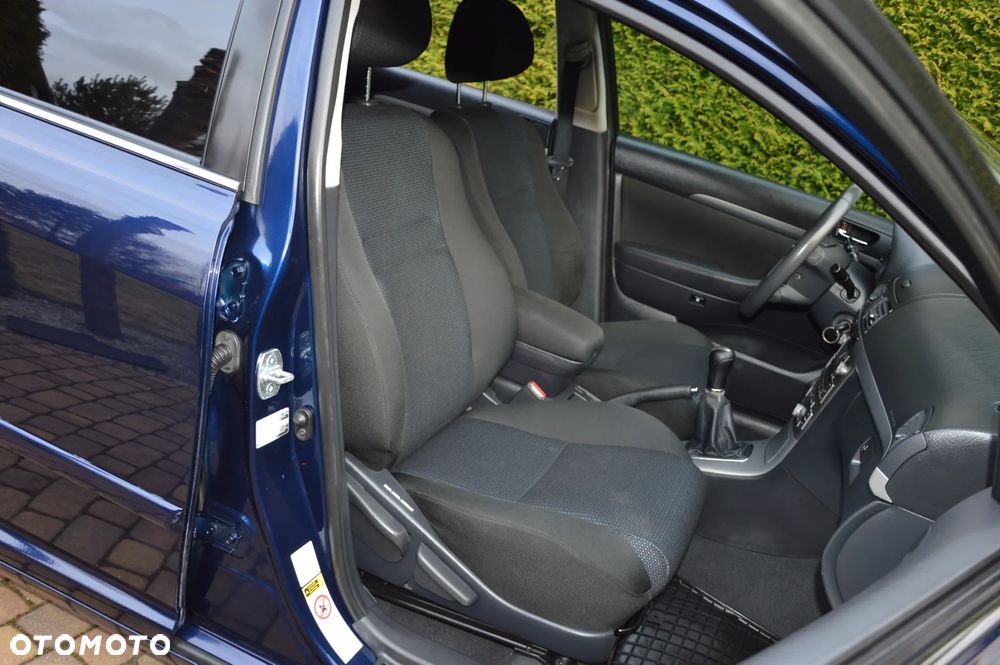 Toyota Avensis 1.8 VVT-i Sol - 19