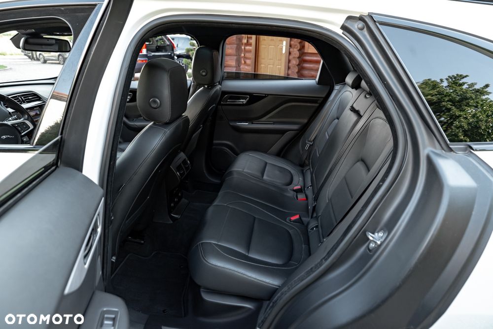 Jaguar F-Pace 25d AWD Prestige - 26