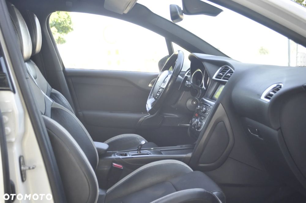 Citroën DS4 THP 155 EGS6 SoChic - 11