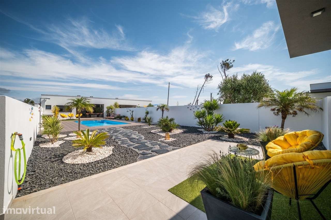 Moradia T3 Térrea de Arquitetura Contemporânea com Piscina em Pataias, - Grande imagem: 3/60