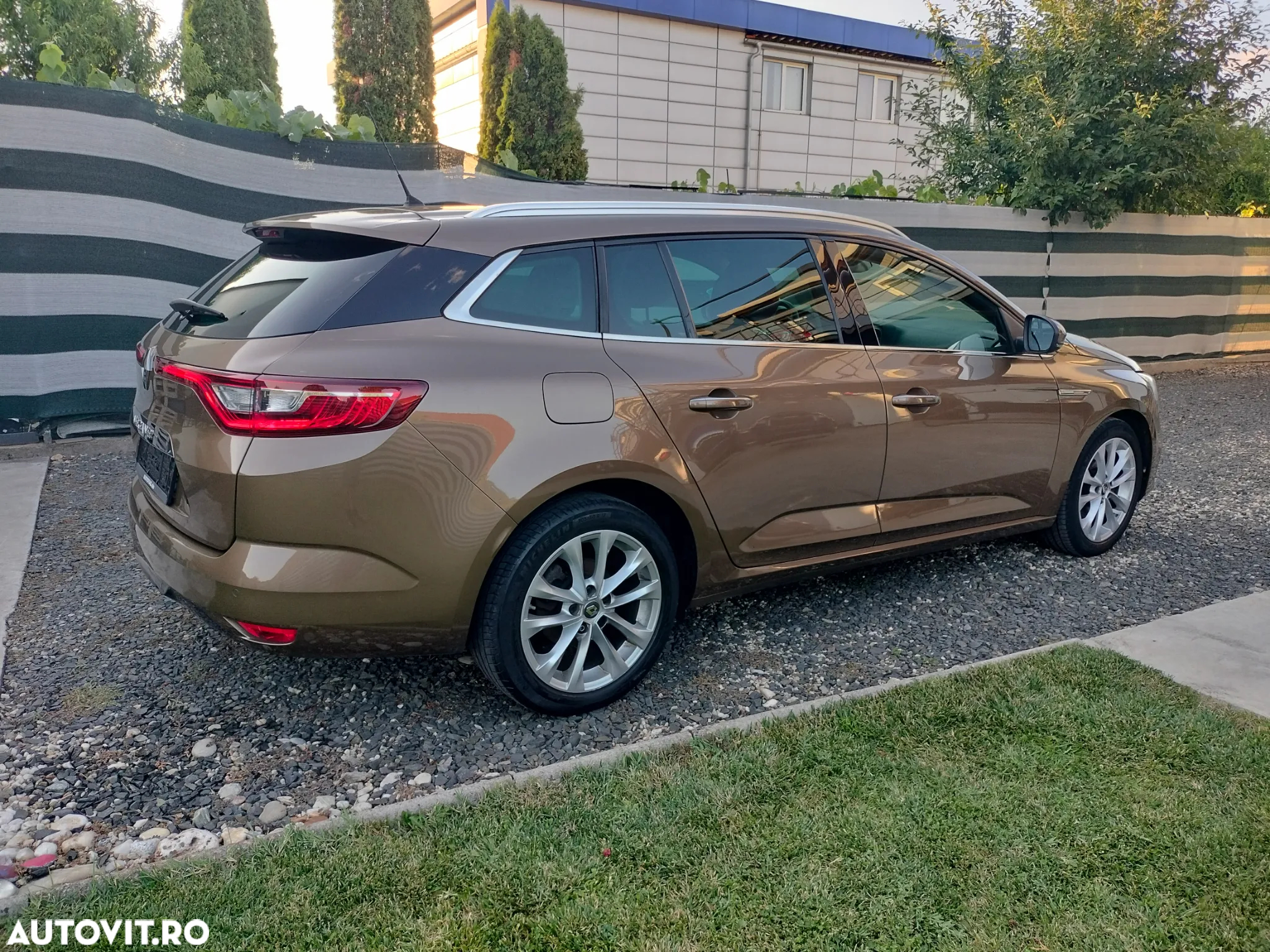 Renault Megane Grandtour ENERGY TCe 130 BUSINESS - 3