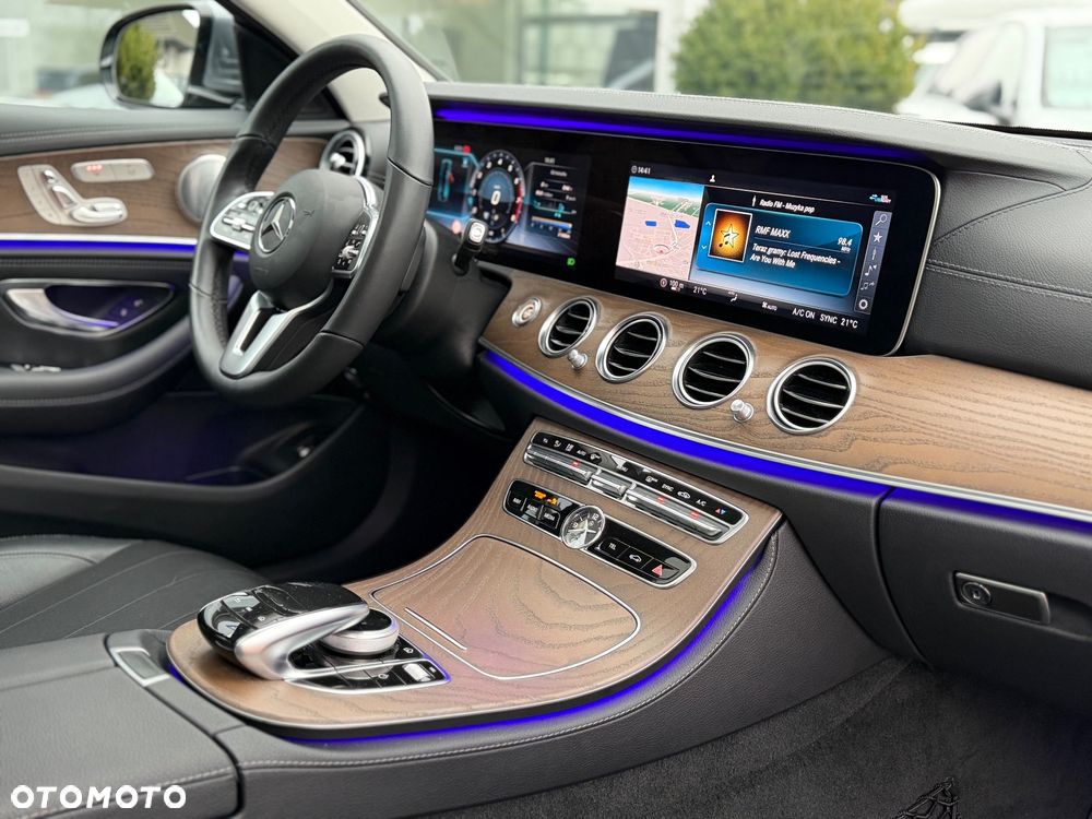 Mercedes-Benz Klasa E 200 4Matic 9G-TRONIC Exclusive - 16