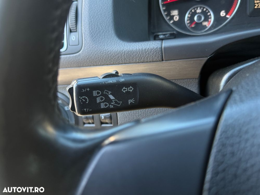 Volkswagen Touran 1.6 TDI DPF BlueMotion Technology DSG Comfortline - 12