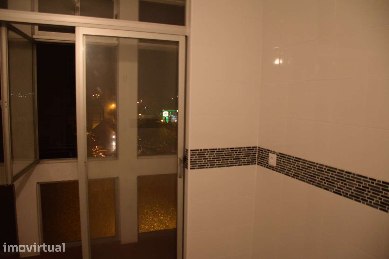 Excelente apartamento T1 em Santo Antonio dos Cavaleiros - Grande imagem: 2/8