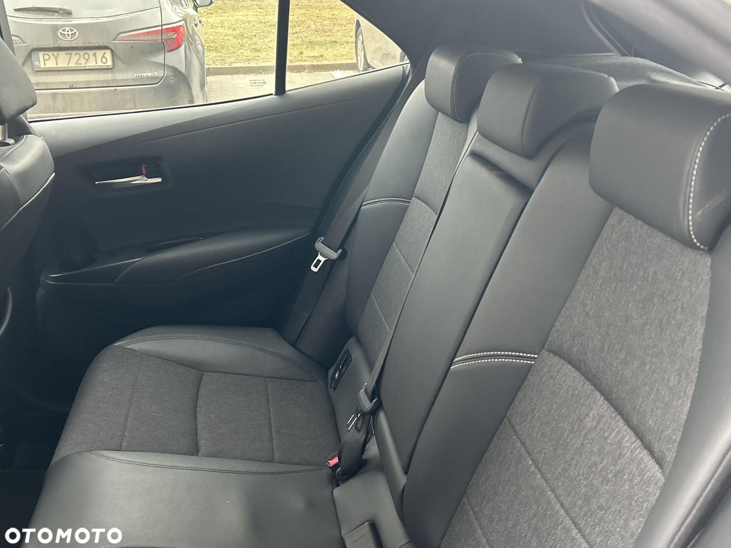 Toyota Corolla 1.8 Hybrid Comfort - 18