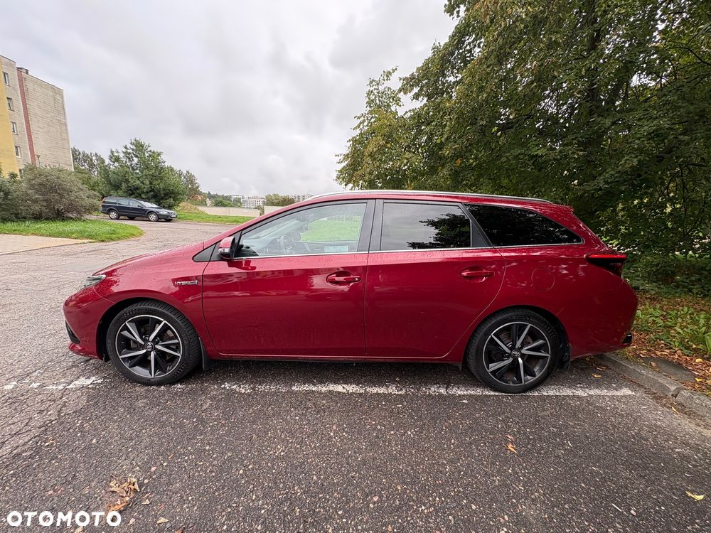 Toyota Auris Hybrid 135 Dynamic - 1