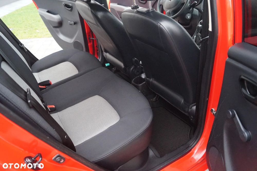 Hyundai i10 1.1 Base - 24