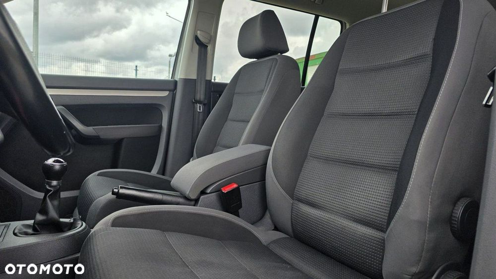 Volkswagen Touran - 17