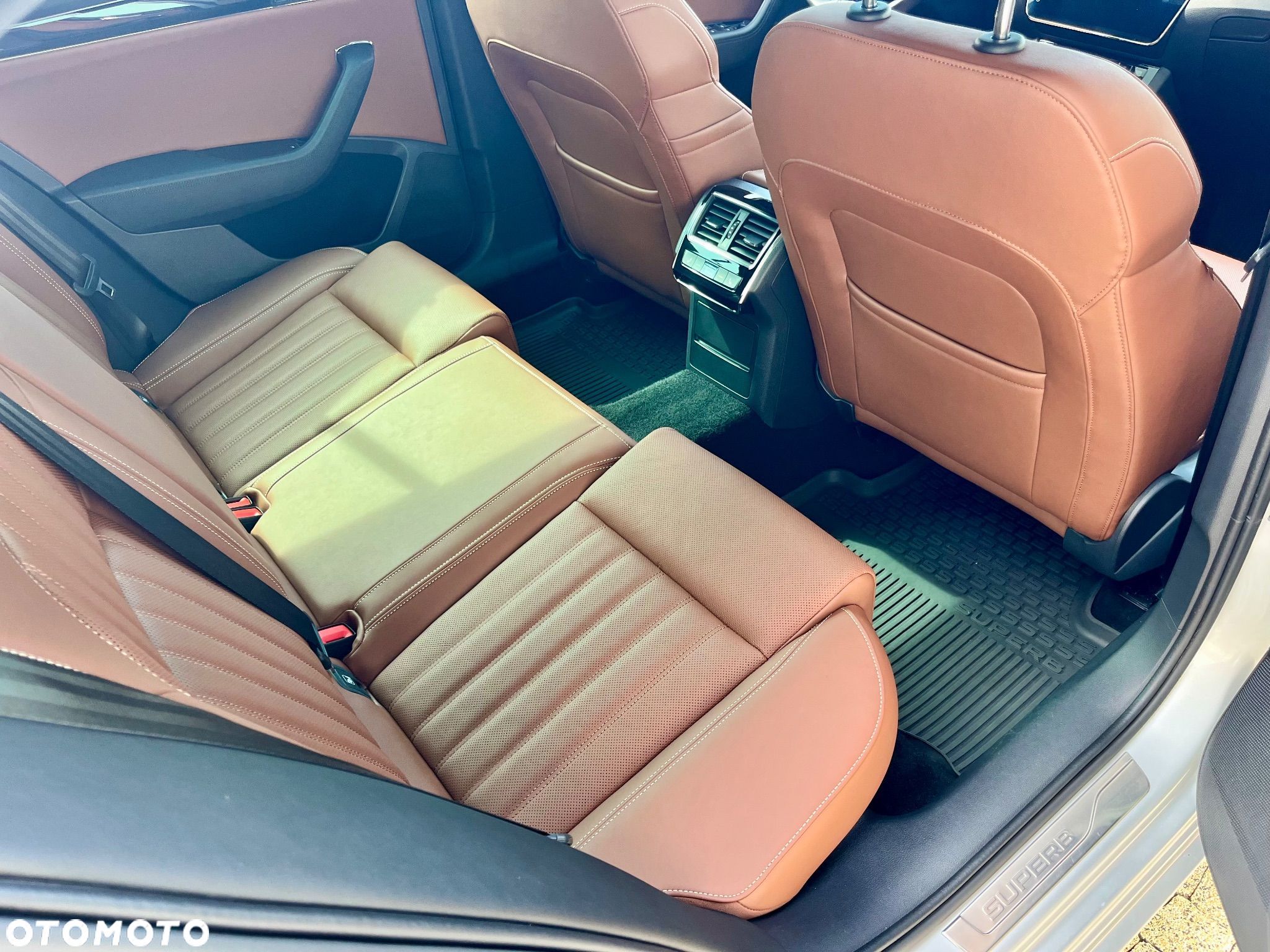 Skoda Superb 2.0 TDI SCR 4x4 L&K DSG - 13