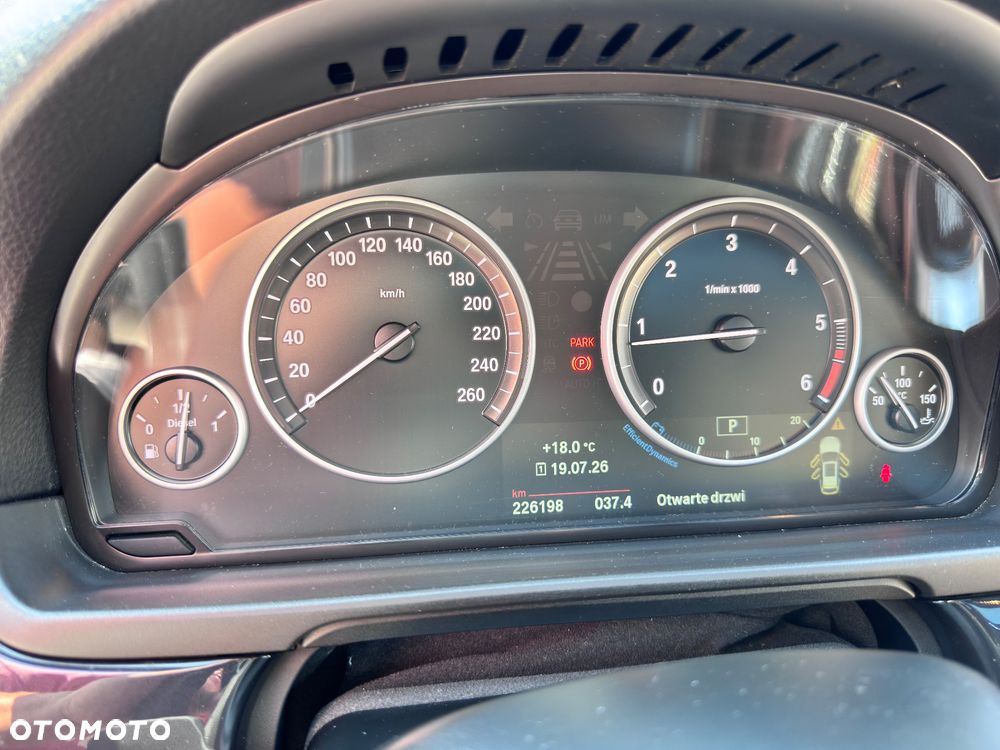 BMW Seria 5 520d - 27