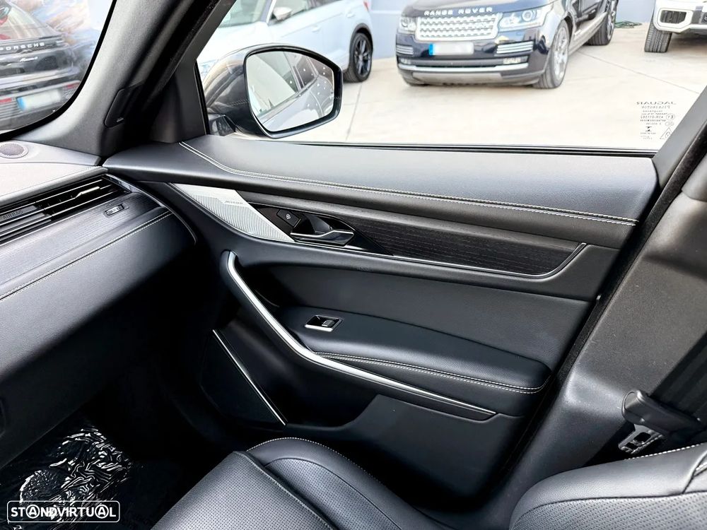 Jaguar F-Pace P250 AWD R-Dynamic S - 21