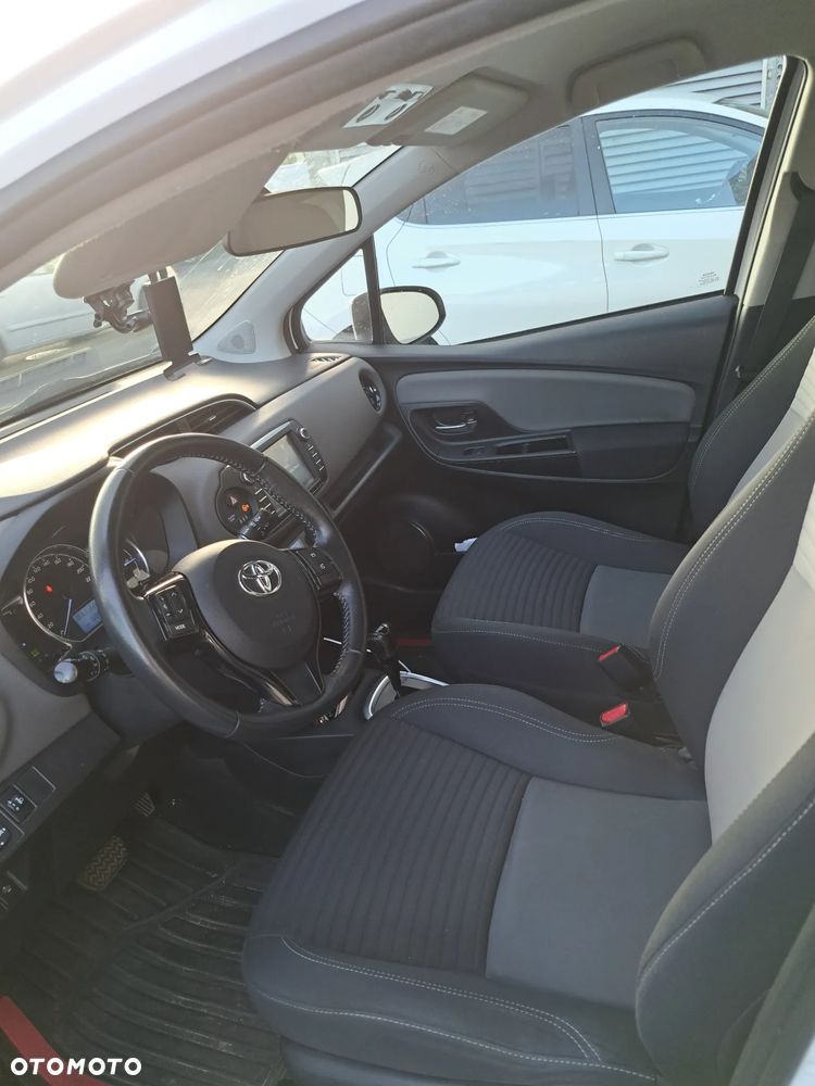 Toyota Yaris Hybrid 100 Premium - 4