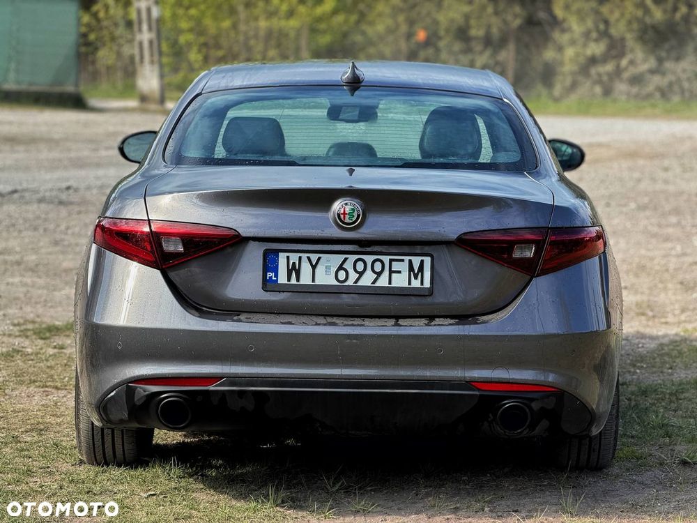 Alfa Romeo Giulia 2.0 Turbo 16V AT8 Executive - 3