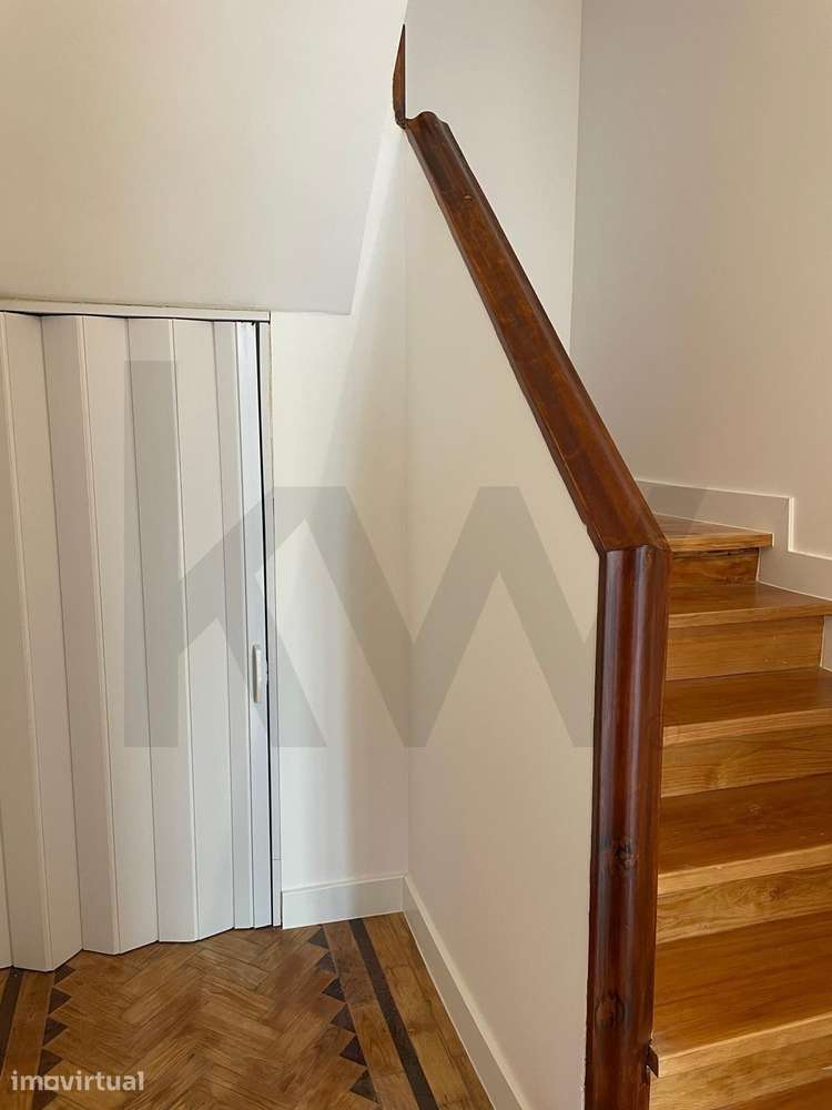 T2 COM JARDIM- REMODELAÇÃO RECENTE E MOBILADO - Grande imagem: 3/17