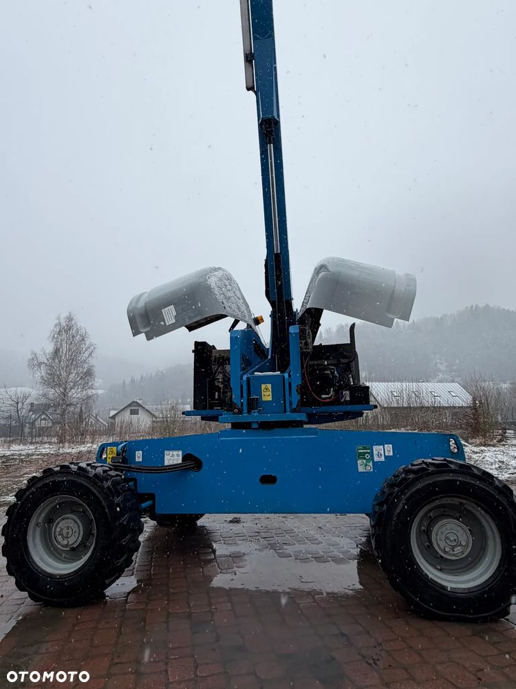 Genie S-45 Zwyżka Podnośnik Teleskopowy terenowy 4x4 wysokość 16 m Silnik DEUTZ. Maszyna jak Nowa z Urzędu Norweskiego Komuny! 2016 rok. Spalinowo- elektryczna Zadbana. Zero luzów wycieków! Okazja! 2 x Sterowanie maszyną góra i dół. Przetwornica gniazdo 220 volt. Poziomowanie oraz obrót kosza! OKAZJA. Aktualna Dekra Do 2027 roku !!! - 40