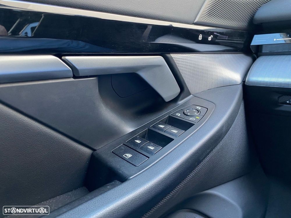 BMW 520 d Pack Desportivo M - 14