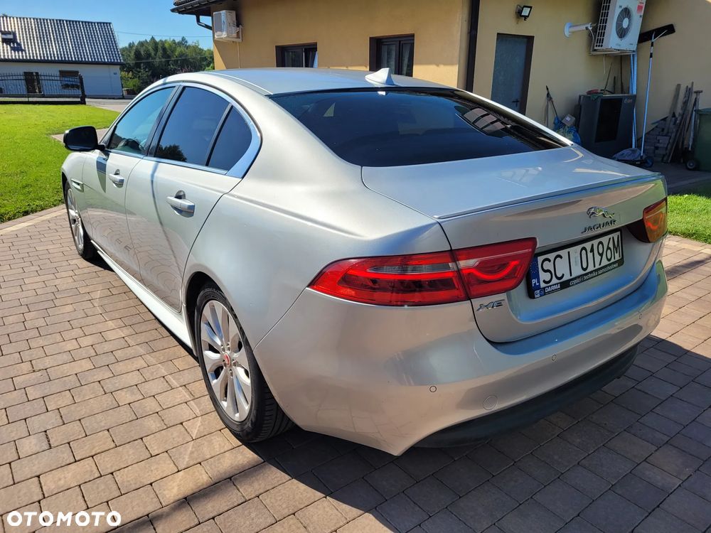 Jaguar XE 2.0 D R-Sport - 3