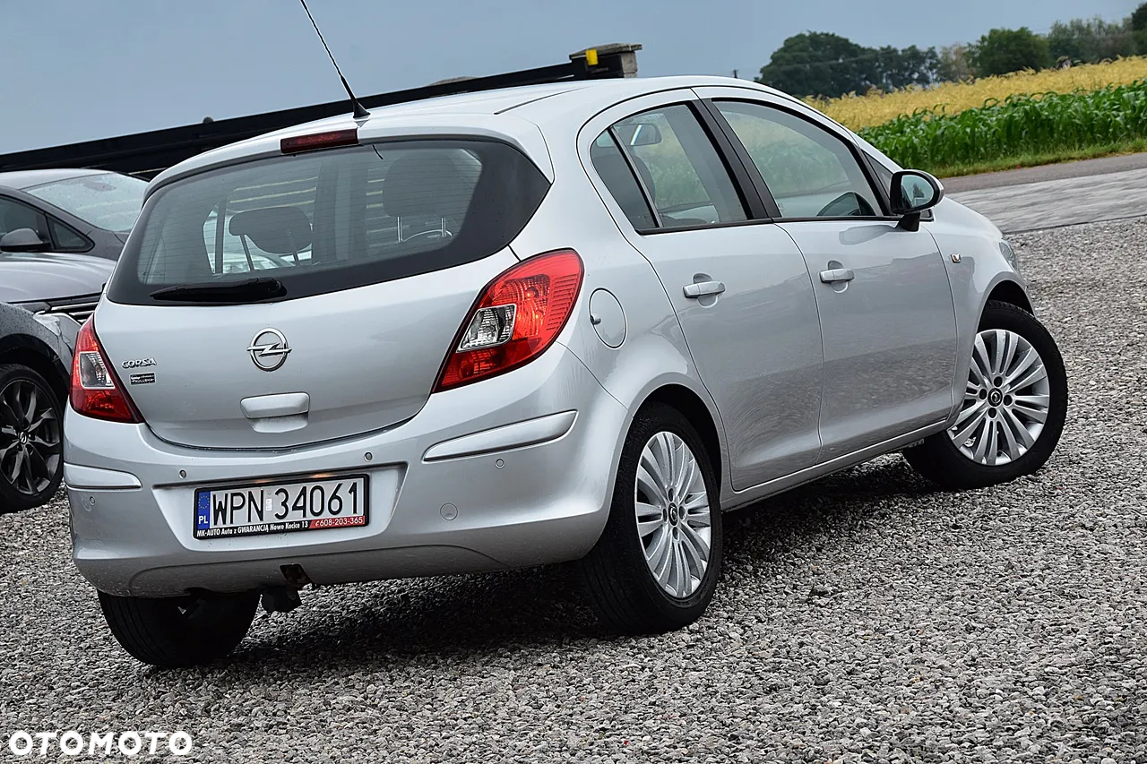 Opel Corsa 1.2 16V Cosmo - 3
