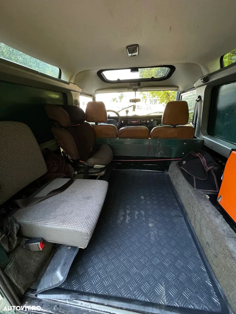 Land Rover Defender 90 County SW - 12
