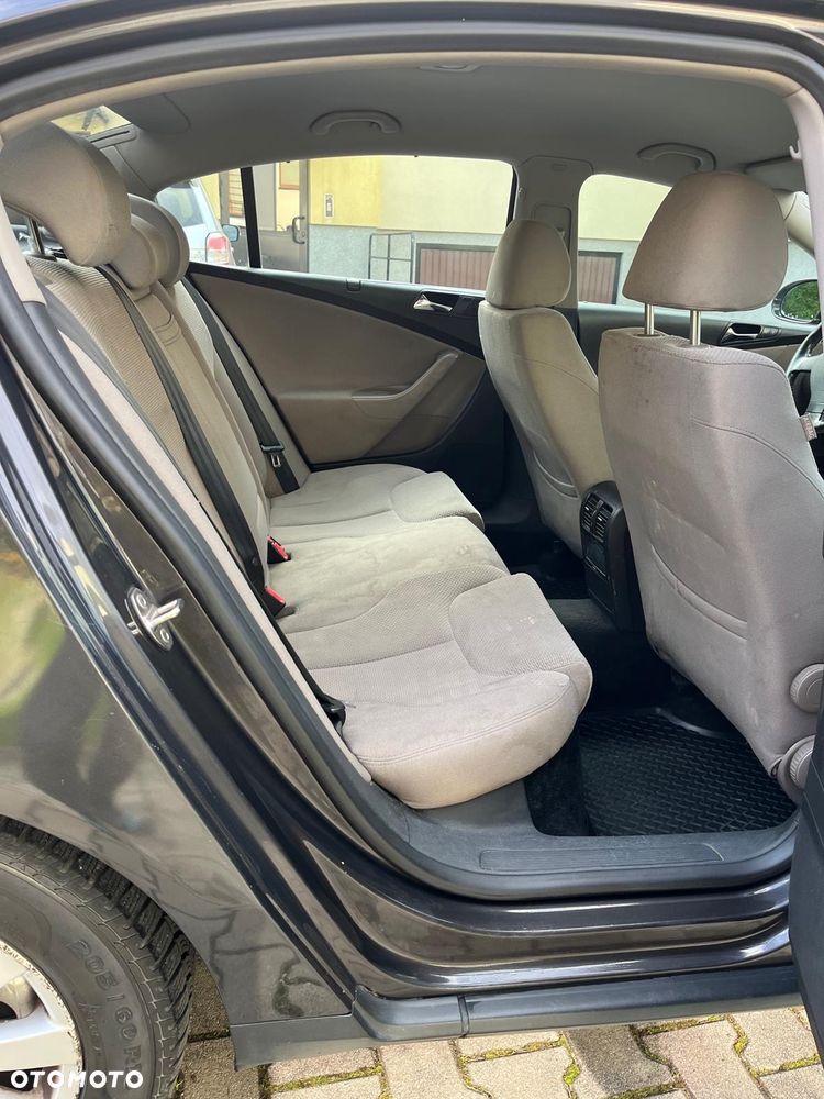 Volkswagen Passat - 13