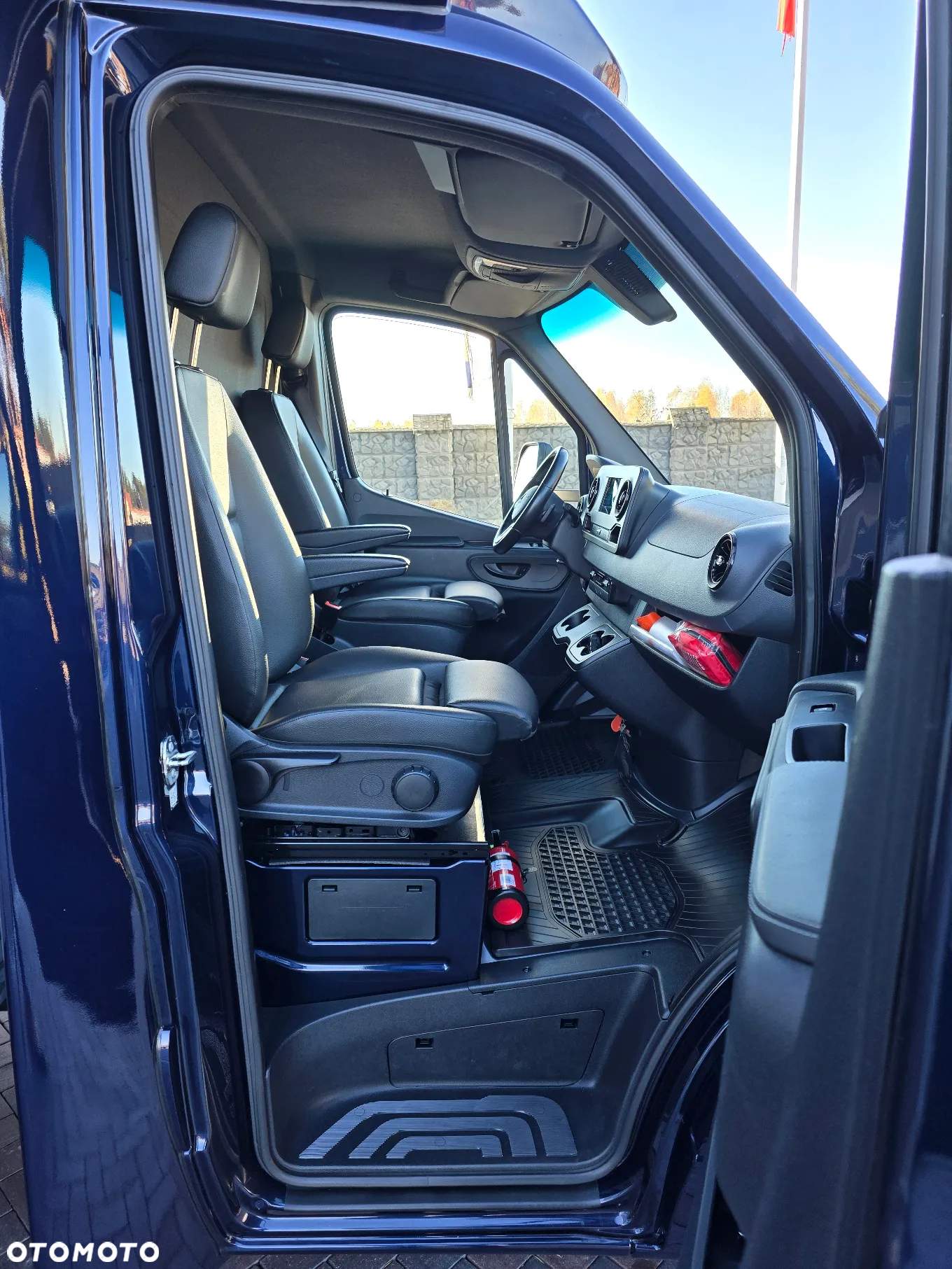 Mercedes-Benz SPRINTER 319 3.0 CDI KONTENER 4,28cmDługi 2,29cmSzero 2,24cmWysok + WINDA 750Kg 42Tyś km SERWIS DO OSTATNIEGO Km ASO MERCEDES-BENZ SALON PL STAN NOWY NOWY NOWY FABRYCZNA GWARANCJA - 39