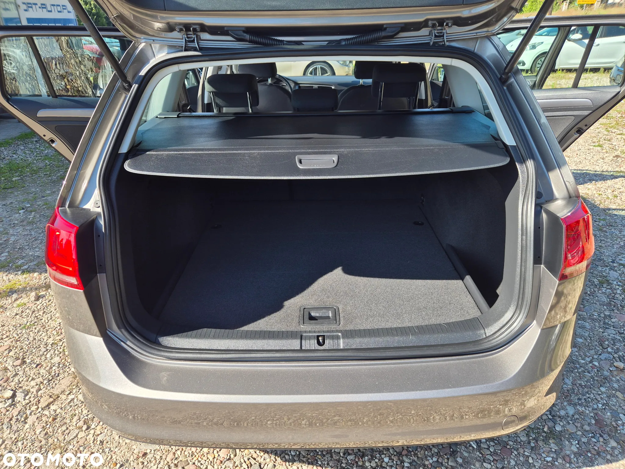 Volkswagen Golf - 11