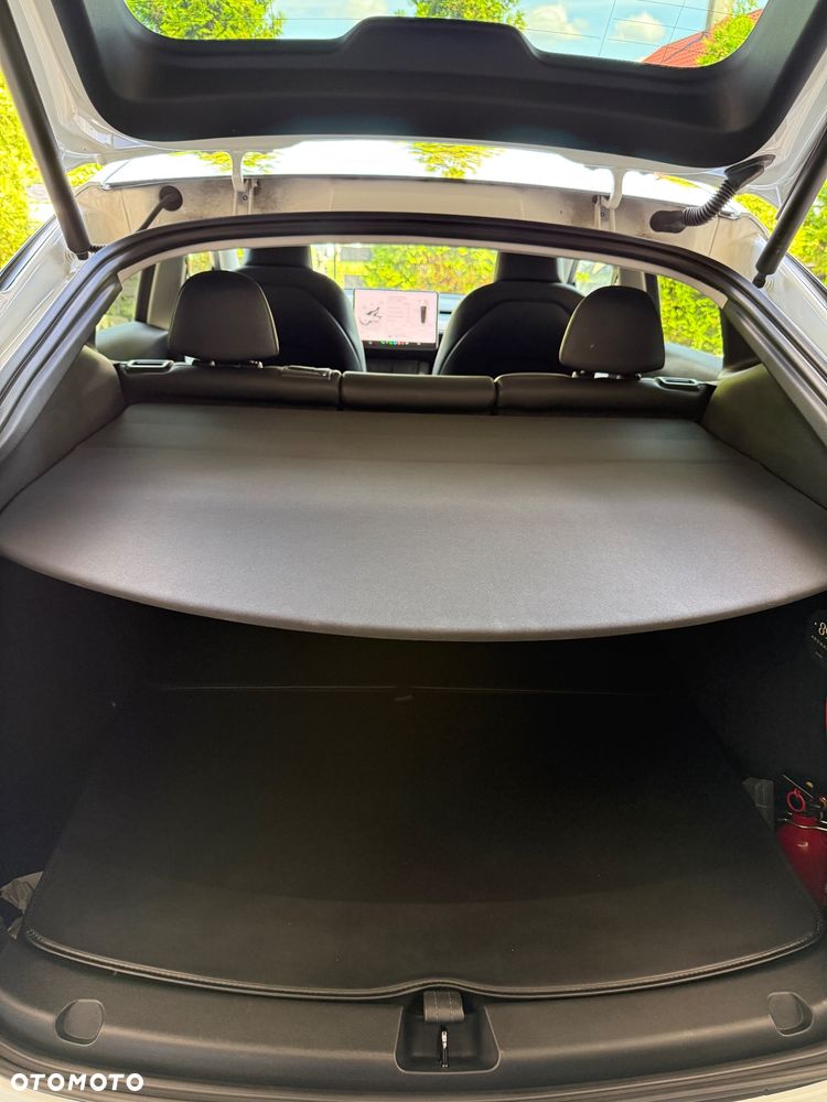 Tesla Model Y Long Range AWD - 15