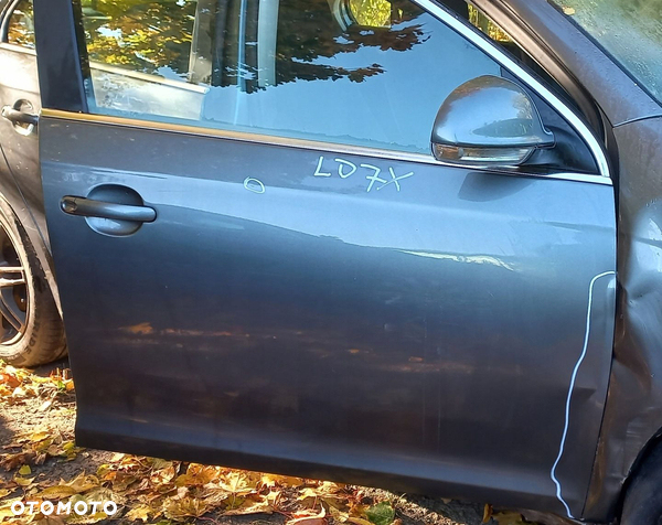 DRZWI PRZEDNIE PRAWE VW JETTA V LD7X