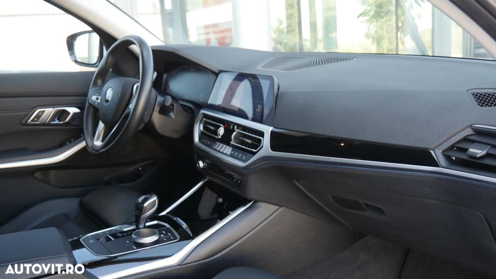 BMW Seria 3 330e Aut. Sport Line - 19