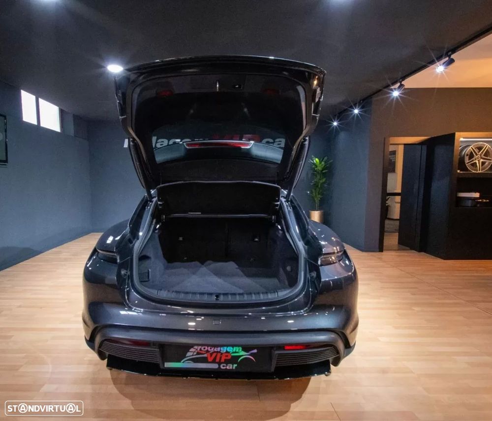 Porsche Taycan Cross Turismo 4 - 12