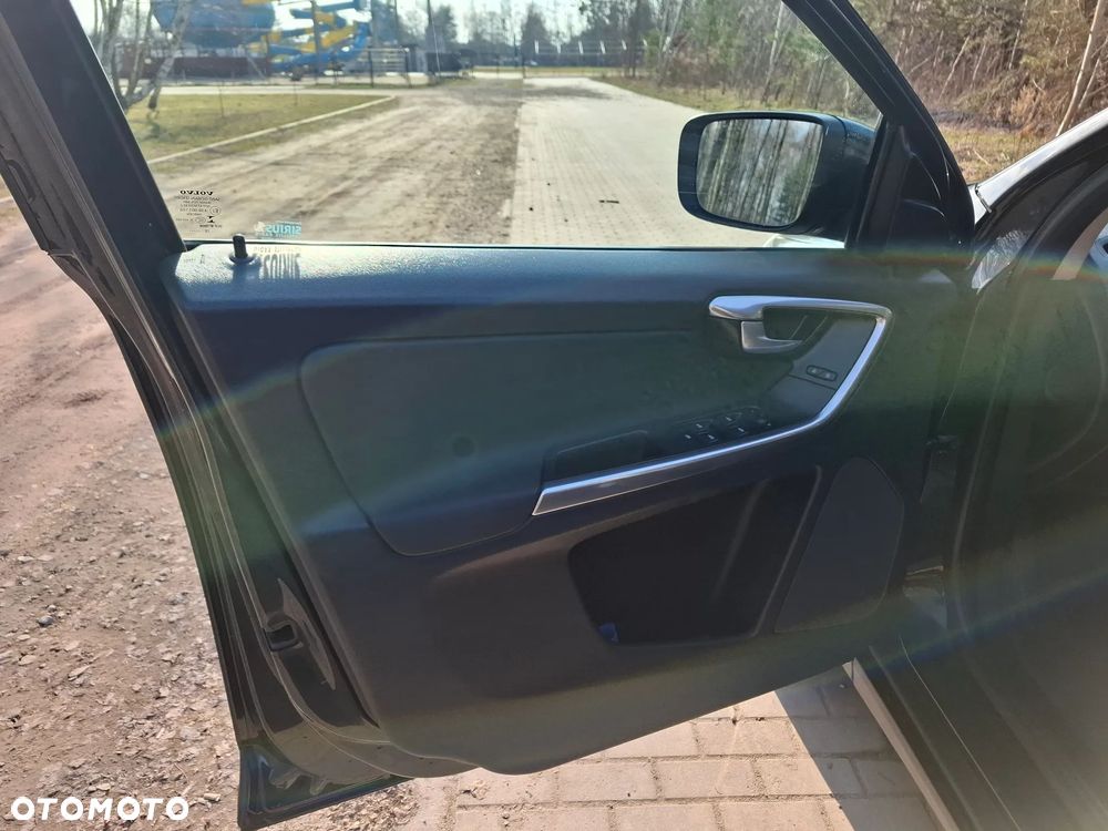 Volvo XC 60 3.2 AWD RDesign - 17