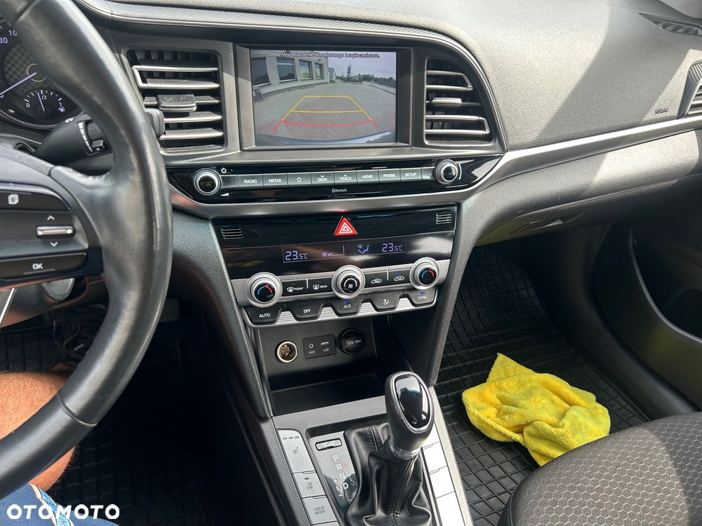 Hyundai Elantra 1.6 Premium - 19